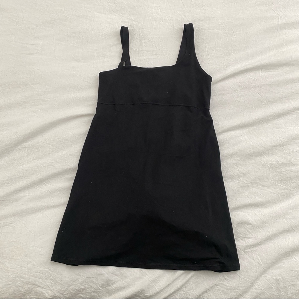 Aerie women's black the hugger dress athletic M shorts offline